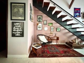 Descubra a Casa Felicidade em Belém! Climatizada, com sala ampla, 2 quartos, mezanino e Wi-Fi veloz. Localização central perto de atrações e gastronomia. Viva a Amazônia com conforto exclusivo. Reserve já sua experiência inesquecível! - 8