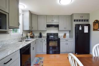 Stylish Home Dog Friendly Close to Beach - 9