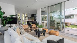 Luxe 6BDR Retreat w Putting Green Game Room Bouldin Collective by AvantStay - 2