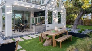 Luxe 9BDR Retreat w Putting Green Game Room Bouldin Collective by AvantStay - 5