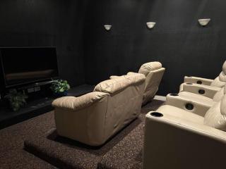 Cozy Deluxe 2BR with Pond View, Access and Movie Theatre - 9