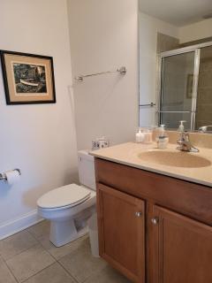 5 Blocks to Beach, Pool, Parking, 2 Master Suites - 1