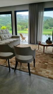 Refúgio moderno à beira do lago Morro Reuter - 8