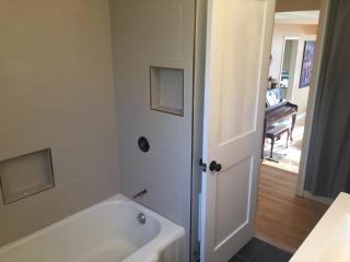 Sunny, Family Friendly Old Ballard Charm - 9