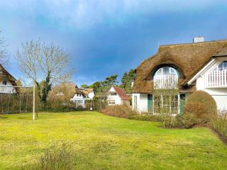 Moin Moin - Born - 1