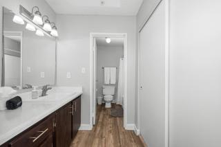 Modern Tempe 2BR Stay for 7 Pools Fitness Center & Pet-Friendly - 4