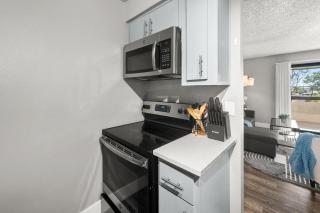 Tempe 2BR Hideaway Near ASU Pool Access Pet-Friendly & Parking - 2