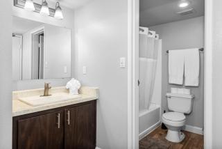 Stylish 2BR Tempe Stay Near ASU Featuring Pool Grill & Parking - 3