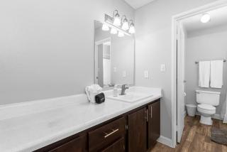 Stylish 2BR Tempe Stay Near ASU Featuring Pool Grill & Parking - 2