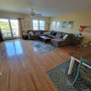 5 Blocks to Beach, Pool, Parking, 2 Master Suites - 9