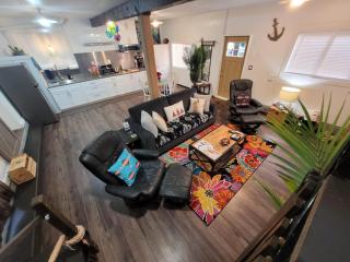 Nesting Ravens cottage - 5