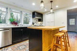 3 Mi to Sister Bay Beach Family Home with Yard - 9