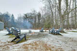 3 Mi to Sister Bay Beach Family Home with Yard - 8