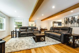 3 Mi to Sister Bay Beach Family Home with Yard - 6