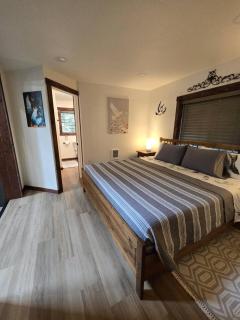 Dovetail Den - Tranquil with Hot Tub and Air Conditioning - 3