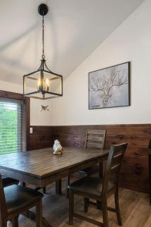 Dovetail Den - Tranquil with Hot Tub and Air Conditioning - 6