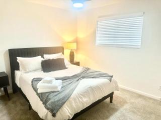 Modern Villa Comphy Stay in Tempe with pool - 1