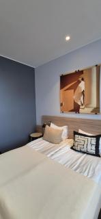 Private Room - Corner Building - 6