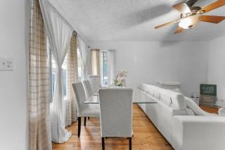 Modern Van Nuys Retreat by Colby & Conrad - 9