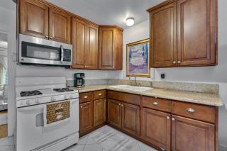 Modern Van Nuys Retreat by Colby & Conrad - 2