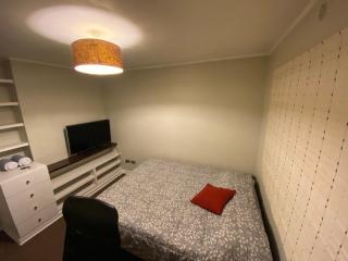 Habitación Doble con Baño Exclusivo, Entorno Tranquilo y Servicios Cercanos - 5