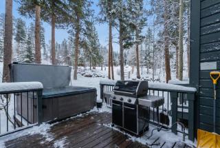 Ski In Out Townhome with Hot Tub and Lovely Mtn Views - 9