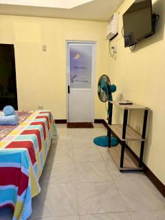 Robertos Roadside Inn - 9