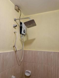 Robertos Roadside Inn - 7