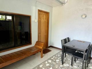 Robertos Roadside Inn - 6