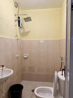 Robertos Roadside Inn - 4