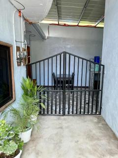 Robertos Roadside Inn - 2