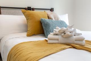 Luxury Sleeps 10 King bed Jacuzzi 10 Min to WEM - 4