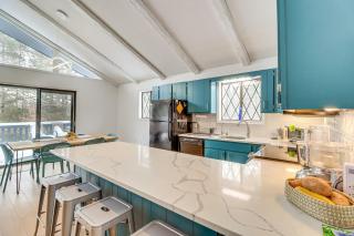 Vibrant Hideaway on Shores of West Emerald Lake! - 2