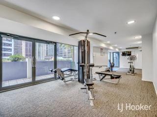 Luxury 2BR City Apartment with Pool, Gym and Parking - 7
