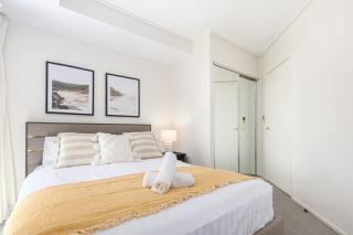 Luxury 2BR City Apartment with Pool, Gym and Parking - 5