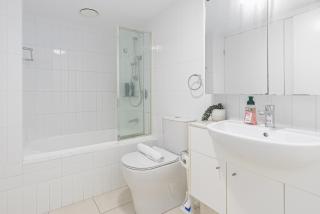 Luxury 2BR City Apartment with Pool, Gym and Parking - 4