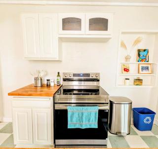 Elegant Linden Hills Home Family-Friendly Walk to Lake - 8