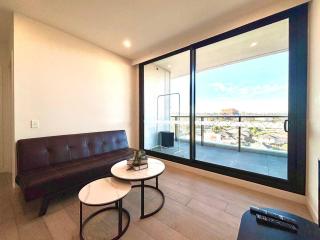 Cozy & Modern M-City Suite Steps to Everything - 6