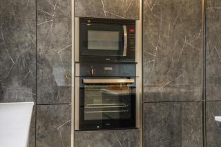 Spacious 6 Bedroom House Sleeps 12 near M6, NEC, HS2 and Birmingham Airport - 5