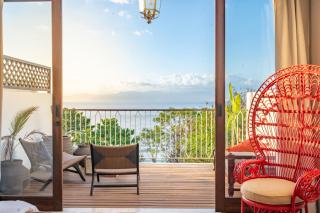 Stylish villa overlooking the sea and volcano - 2