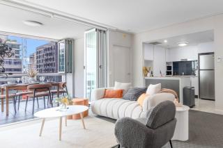 Gorgeous Views 2BR City Apt with Pool, Parking, Gym - 0