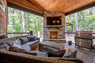 New 6BR Hot Tub-Firepit-Arcade-Playset Sleeps 22 - 8