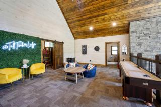 New 6BR Hot Tub-Firepit-Arcade-Playset Sleeps 22 - 7