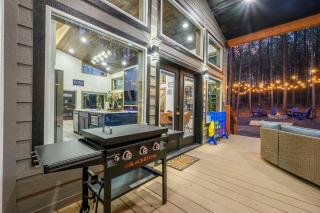 New Luxury Starlight Pines Hot Tub-Arcade-Firepit - 9
