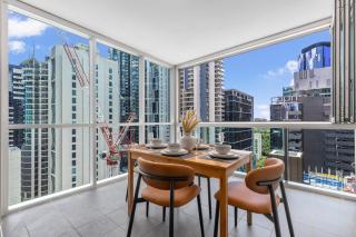 Gorgeous Views 2BR City Apt with Pool, Parking, Gym - 8