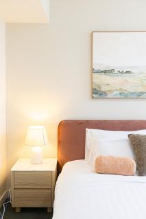 Gorgeous Views 2BR City Apt with Pool, Parking, Gym - 2