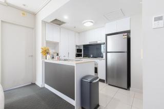 Gorgeous Views 2BR City Apt with Pool, Parking, Gym - 1