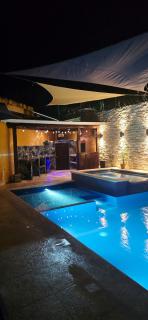 Casa azul con Generador electrico , Piscina y jacuzzi - 2