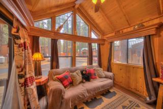 Cabin - Full Kitchen - pet friendly - TV - 1