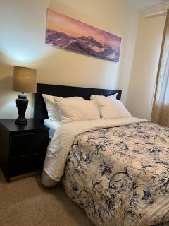 Modern Vacation Home Near West Edmonton Mall, Transit Center & LRT - 3BR - 2